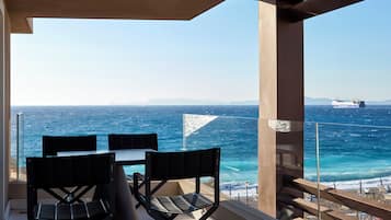 Premium Suite, 2 Bedrooms | Pemandangan pantai/laut