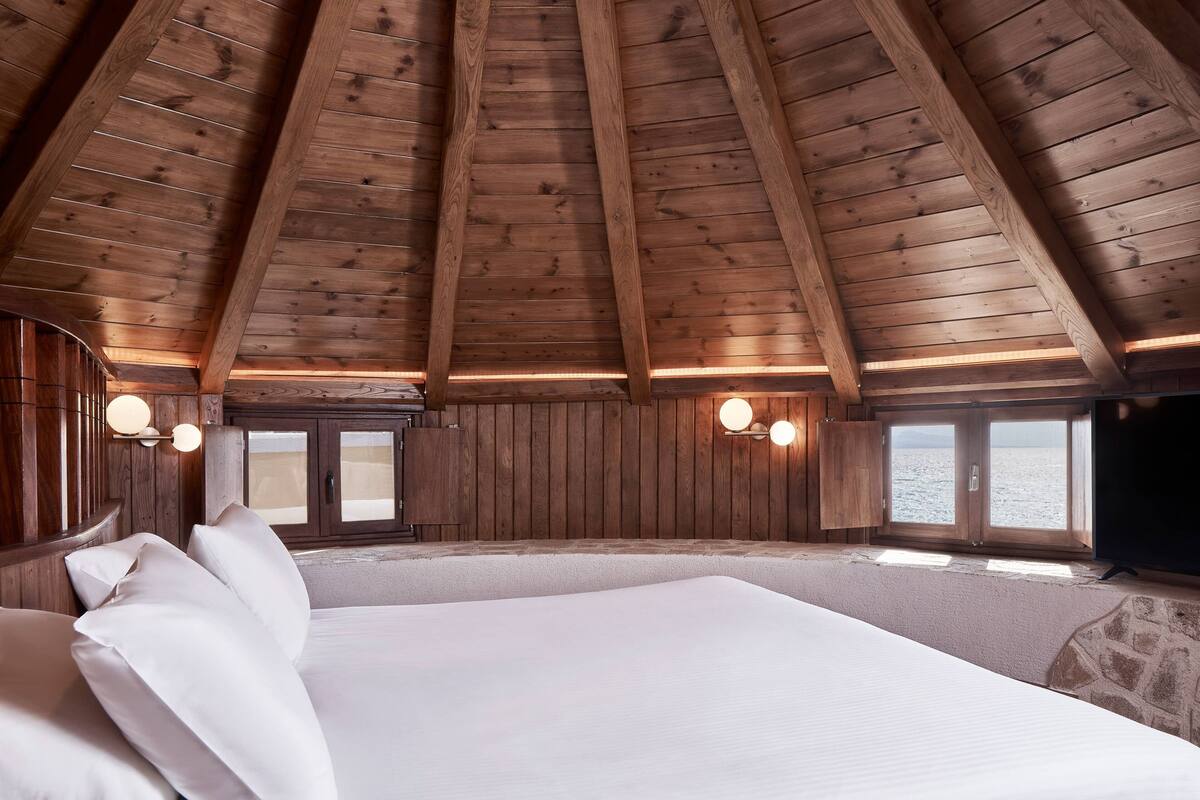 the windmill suite | 2 bedrooms, premium bedding, down duvets, in-room safe