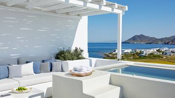 Honeymoon Suite (outdoor plunge pool) | Premium bedding, in-room safe, desk, soundproofing