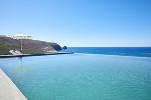 Infinity pool - Milos Breeze Boutique Hotel (Milos)