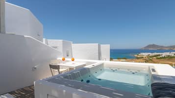 Deluxe room with outdoor jacuzzi and sea view | Premium bedding, in-room safe, desk, soundproofing