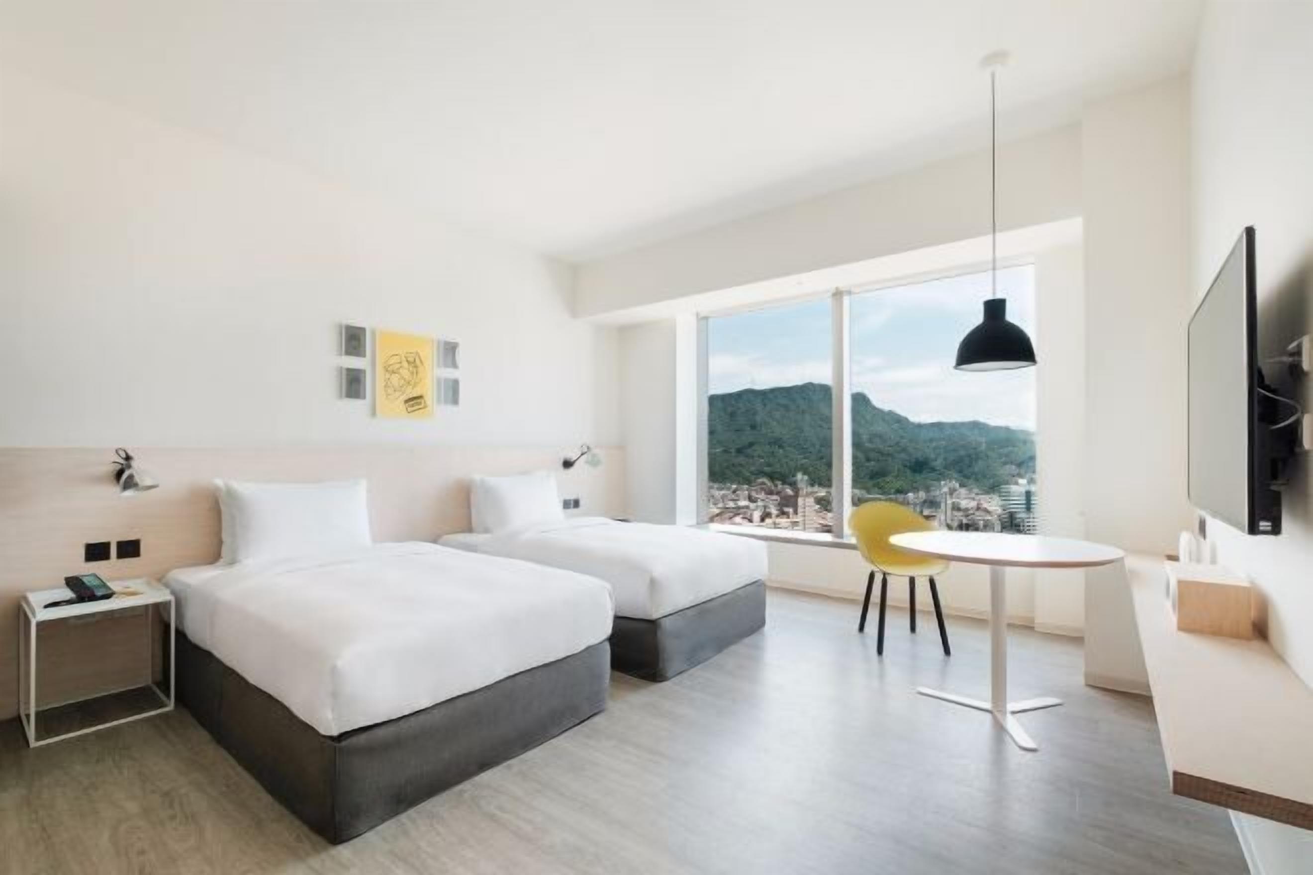 Coffres-forts dans les chambres, bureau, rideaux occultants