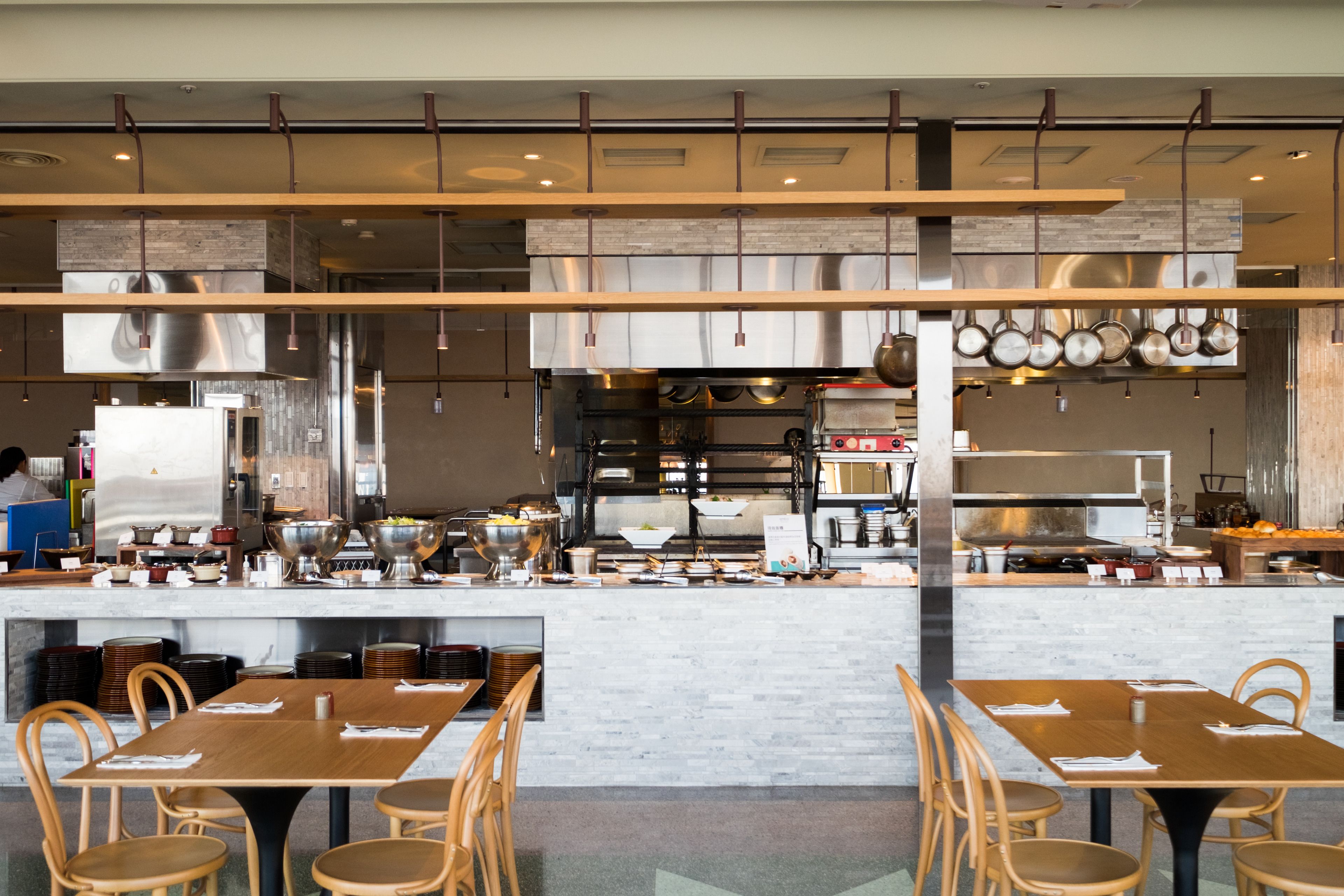 lunch and dinner served