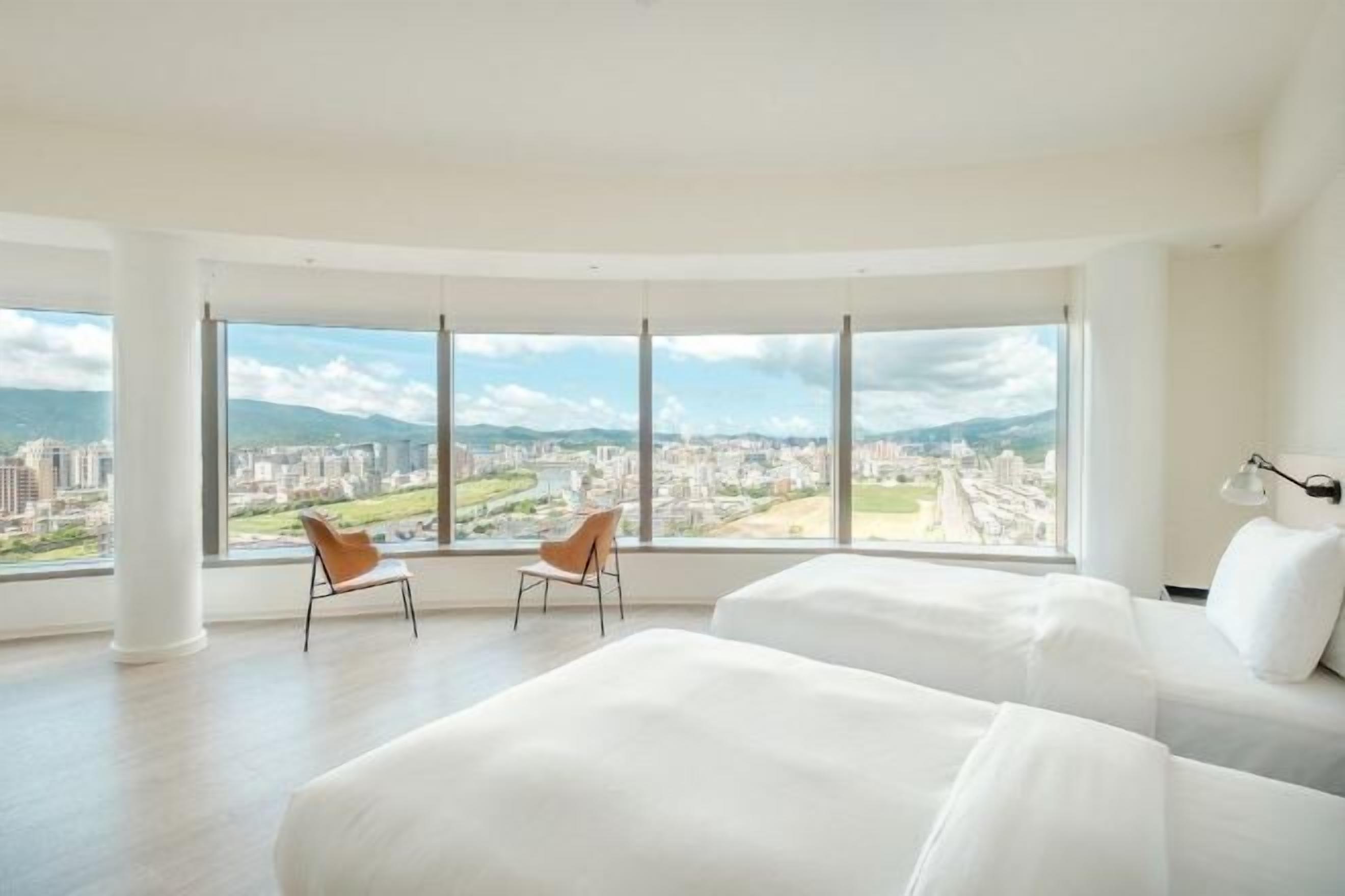 Coffres-forts dans les chambres, bureau, rideaux occultants