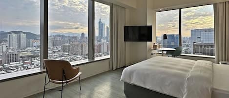 Room, 1 King Bed, Corner (101 VIEW) | In-room safe, desk, blackout drapes, soundproofing