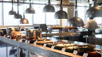 Sarapan layan diri setiap hari (TWD 550.00 seorang)