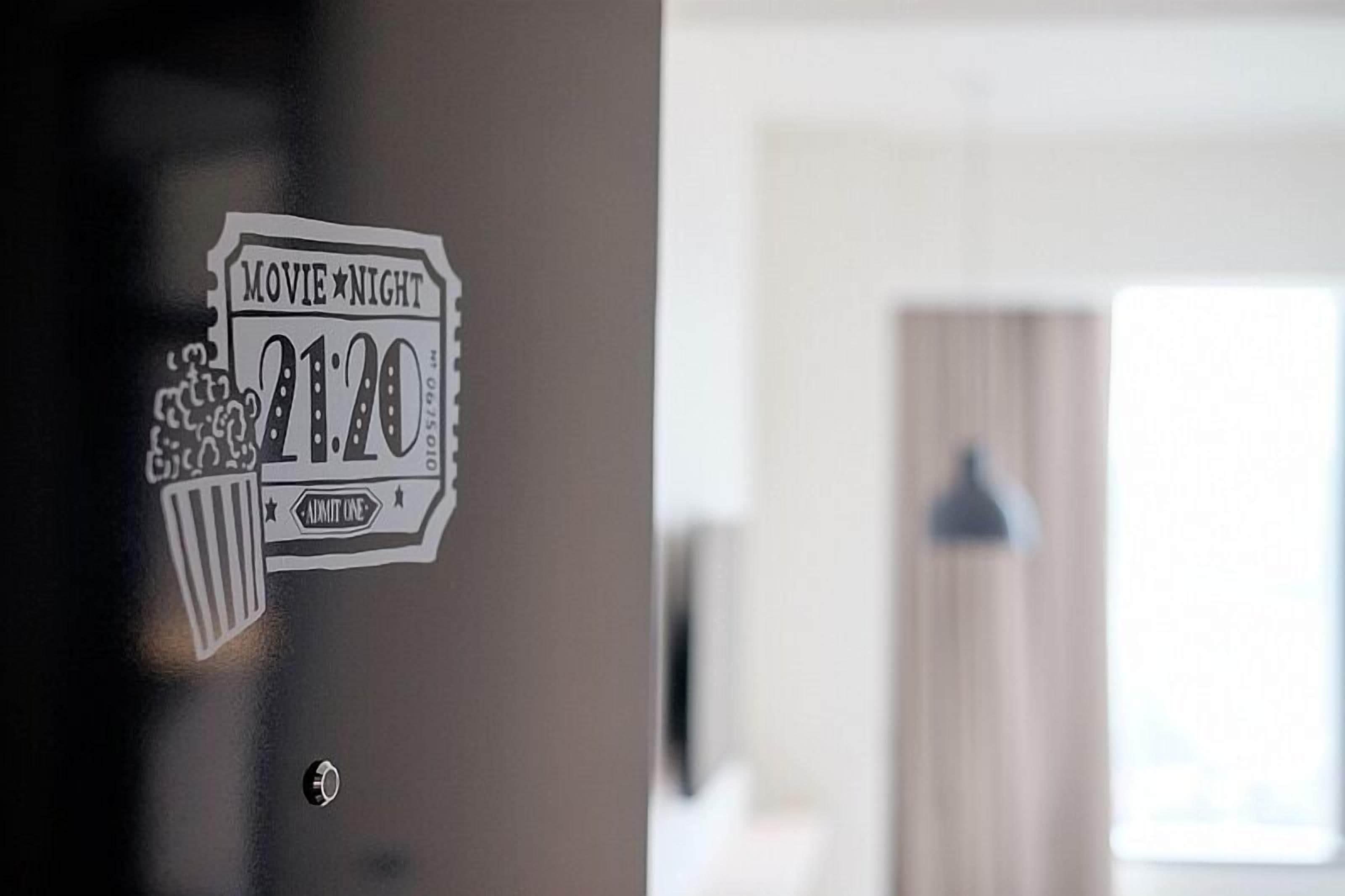 A wall with a sticker indicating a movie night event at 21:20.