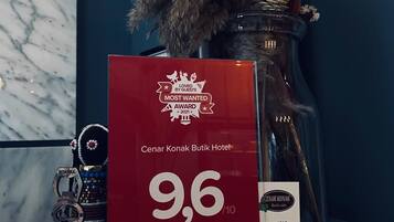 Placa de premiação de hotel para Cenar Konak Butik Hotel, com classificação de 9,6/10.