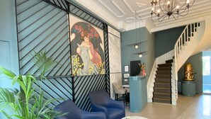 A spacious lobby with a modern design, featuring a large seating area, a staircase, and a decorative ceiling. - Cenar Konak Butik Hotel (Adalar)