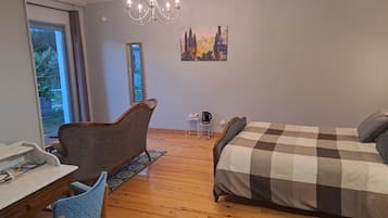 Dobbeltrom (Charlotte) | Individuelt dekorert, individuelt innredet og blendingsgardiner