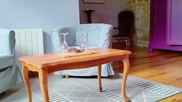 Double Room (Roselyne) | Individually decorated, individually furnished, blackout drapes
