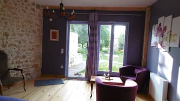 Double Room (Roselyne) | Individually decorated, individually furnished, blackout drapes