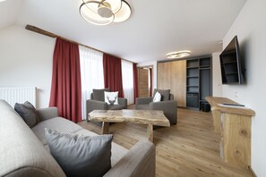 Studiosuite – deluxe | Oppholdsområde | TV