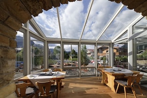 包含每日自助早餐