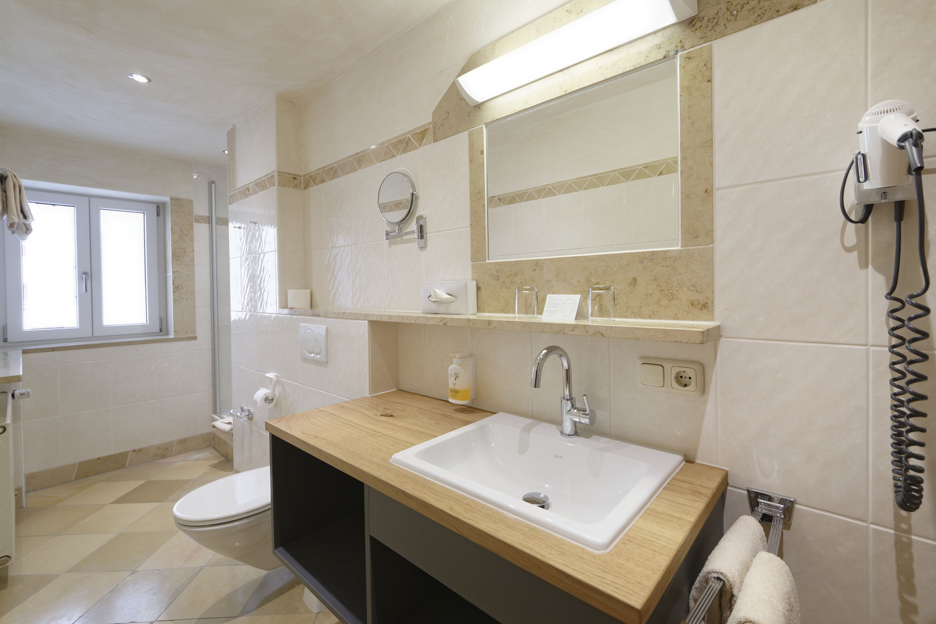 comfort double room, non smoking, mountain view (klein) | bathroom | shower, towels