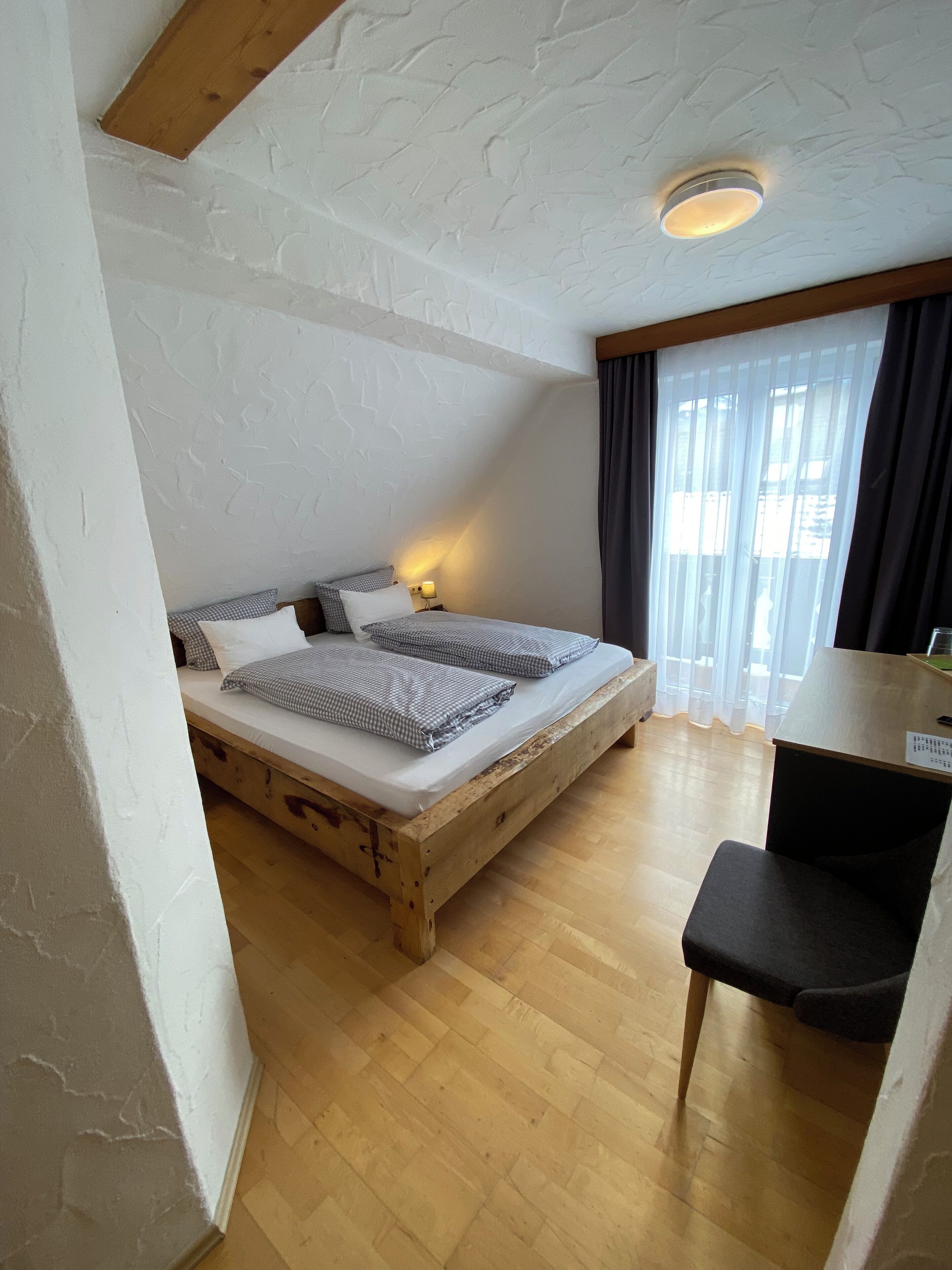 标准双人房, 无烟房, 山景 | 防过敏的被褥、迷你吧、特色装修、特色家居