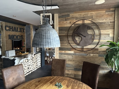 Lunch and dinner served, Italian cuisine