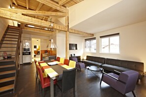 Apartment, 5 Bedrooms (8 Adults + 2 Children) | Living area