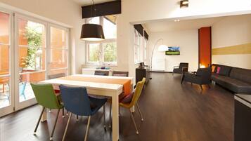 Apartment, 3 Bedrooms | In-room dining