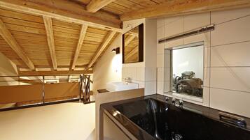 Apartment, 5 Bedrooms (8 Adults + 2 Children) | Bathroom | Hair dryer, towels