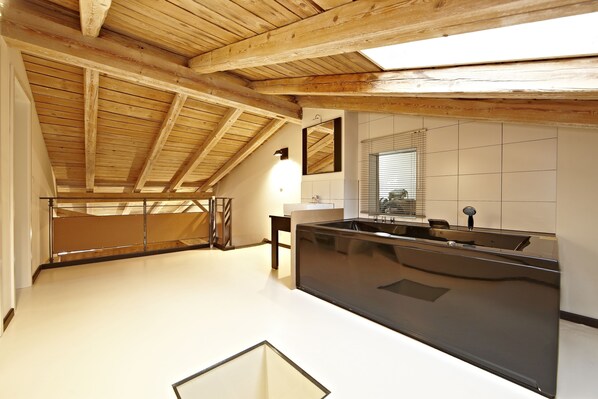 Apartment, 5 Bedrooms (8 Adults + 2 Children) | Bathroom