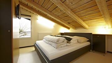 Apartemen, 5 kamar tidur (8 Adults + 2 Children) | 1 kamar tidur, setrika/meja setrika, Wi-Fi gratis, dan seprai linen