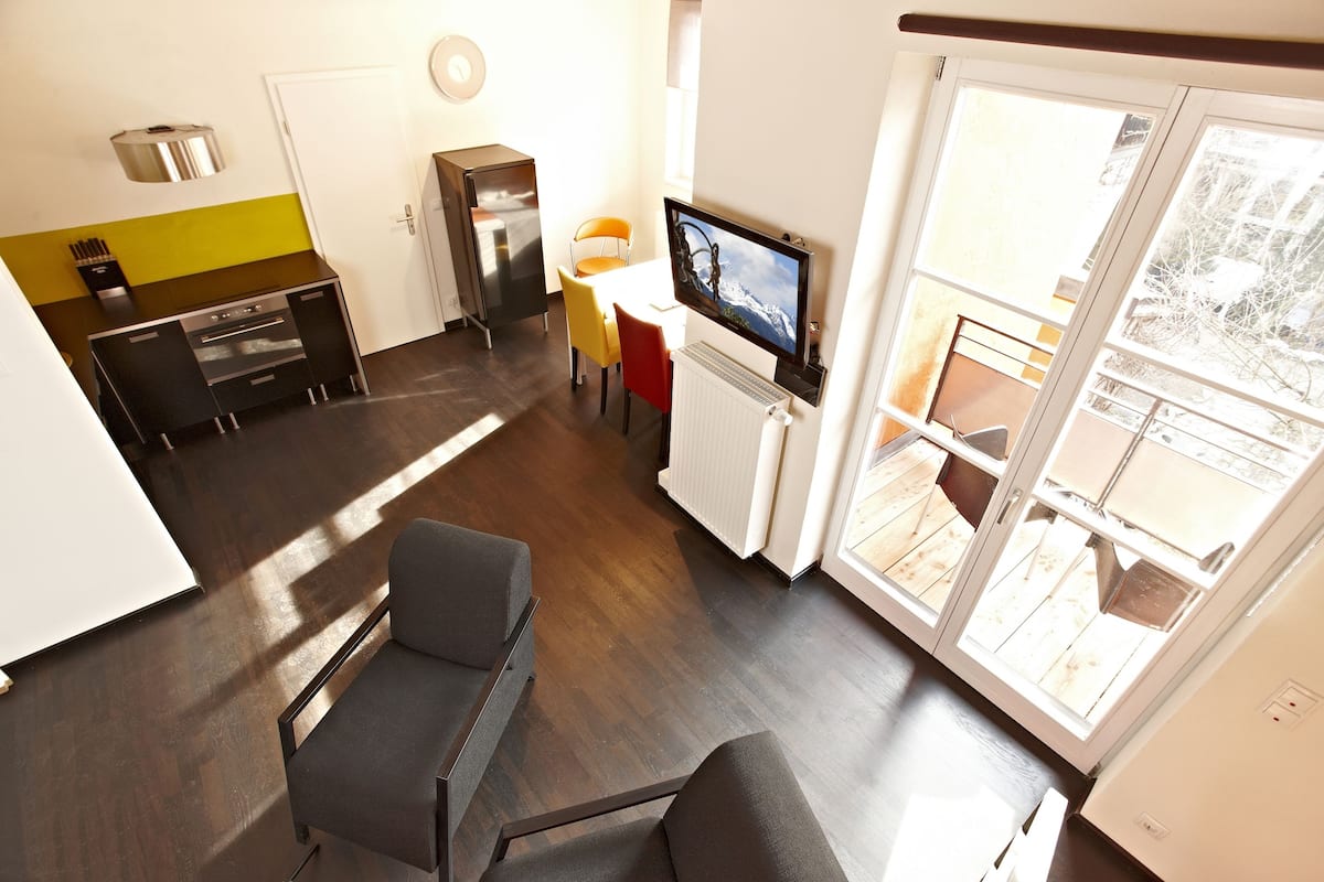 Apartment, 2 Schlafzimmer, Whirlpool | Wohnbereich | Flachbildfernseher