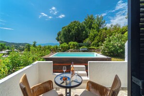 Deluxe Room, Garden View with Plunge Pool | Két bảo mật tại phòng, trang trí khác biệt 