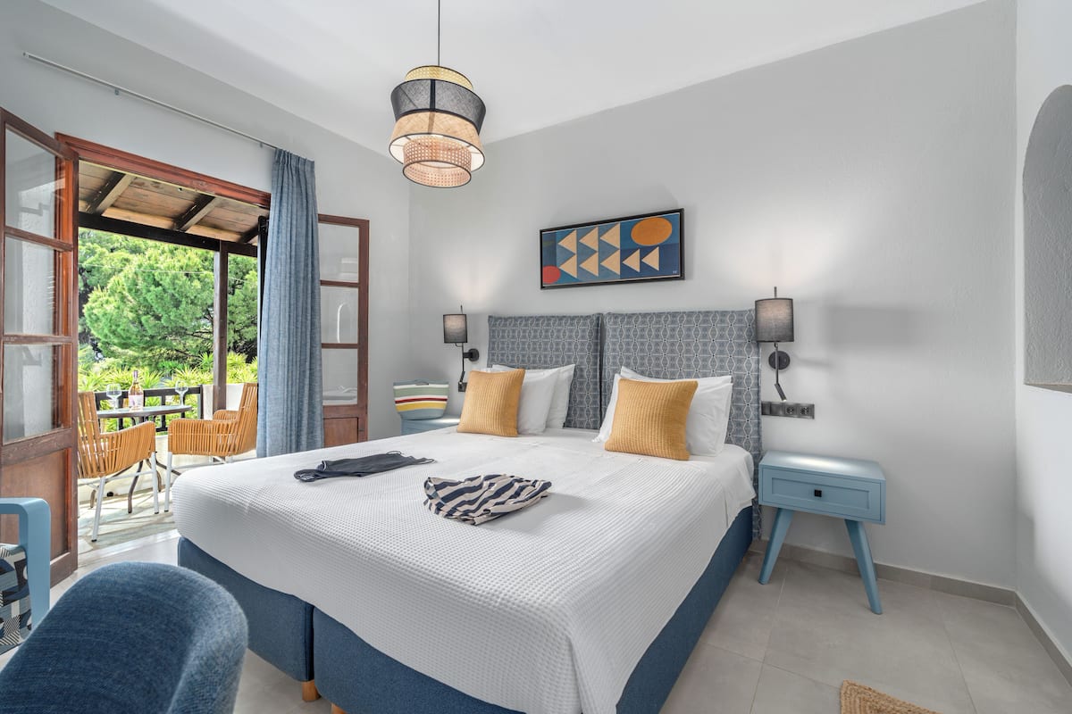 1 bedroom, in-room safe, individually decorated, individually furnished