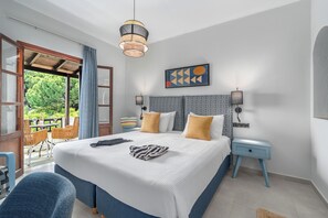 Deluxe-rum - havsutsikt | Värdeförvaringsskåp på rummet, individuell inredning och unika möbler