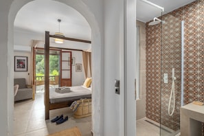 Deluxe-Zimmer, Meerblick | 1 Schlafzimmer, Zimmersafe, individuell dekoriert