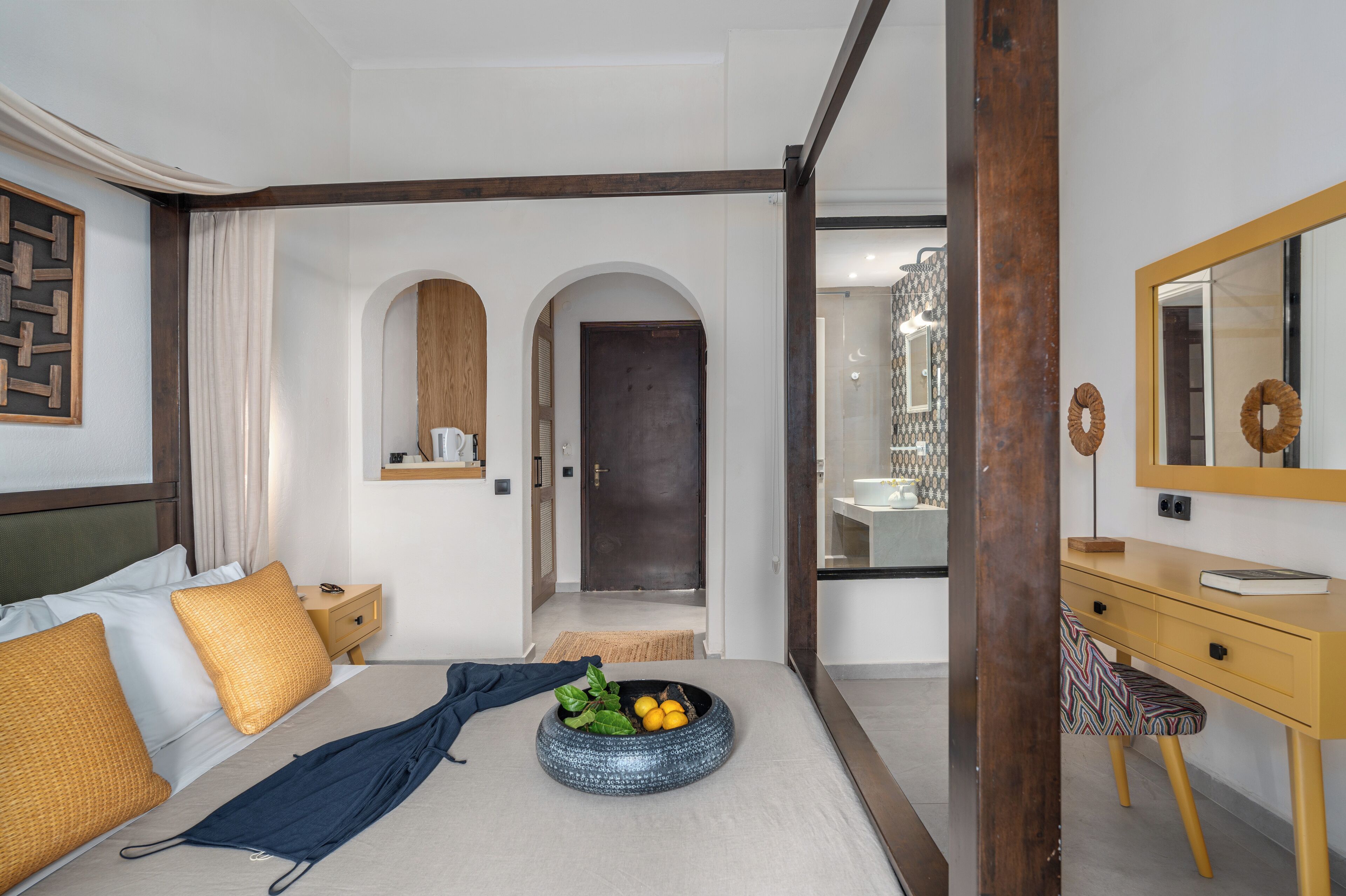 Habitación Deluxe, vista al mar | Caja de seguridad en la habitación y decoración personalizada 