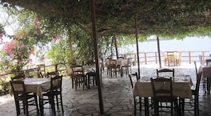 Breakfast, lunch, dinner served; Greek cuisine, beach views - Sfinias Hotel (Faistos)