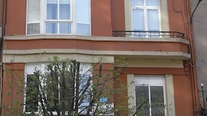 A multi-story building with a sign that reads "PENSION LAS RIAS." - Pension Las Rias (A Coruña)