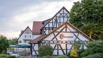 A traditional half-timbered building with a sign reading "Seimathenhof".