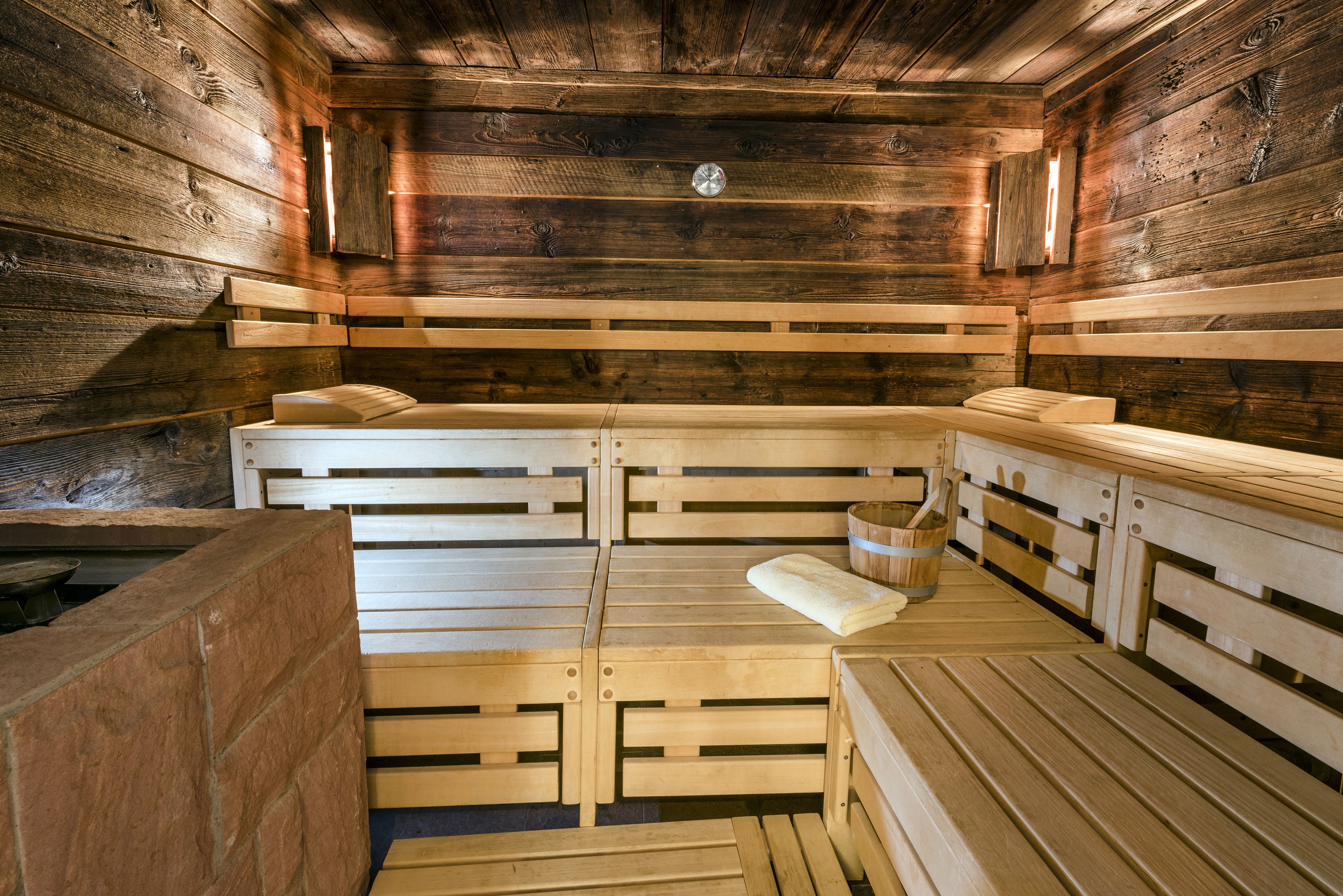 sauna, hot tub, steam room, body treatments, hot stone massages