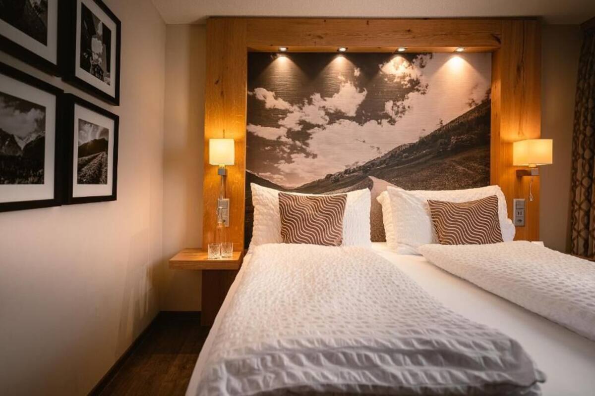 Suite | Premium bedding, in-room safe, desk, cribs (free)