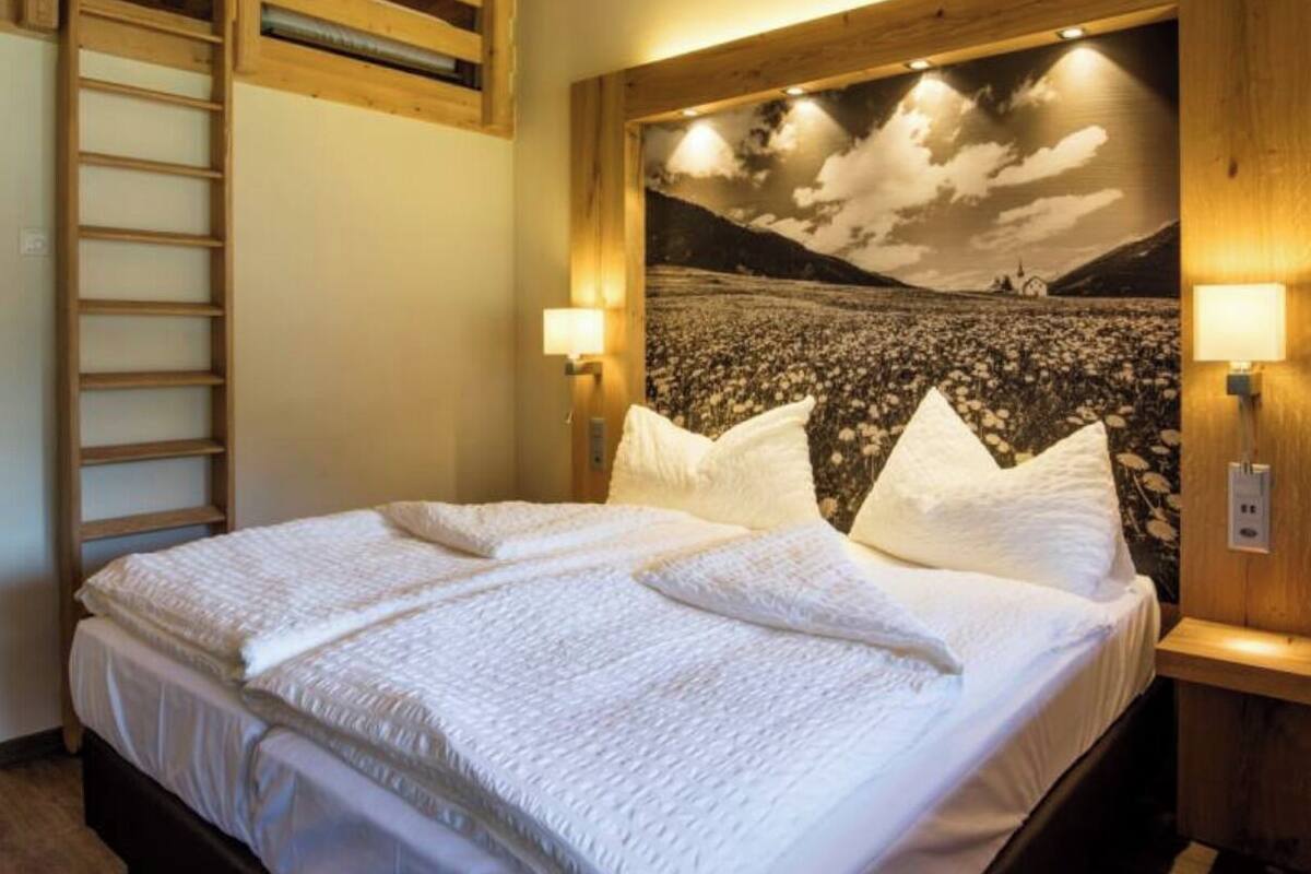 Family Room, Balcony | Premium bedding, in-room safe, desk, cribs (free)