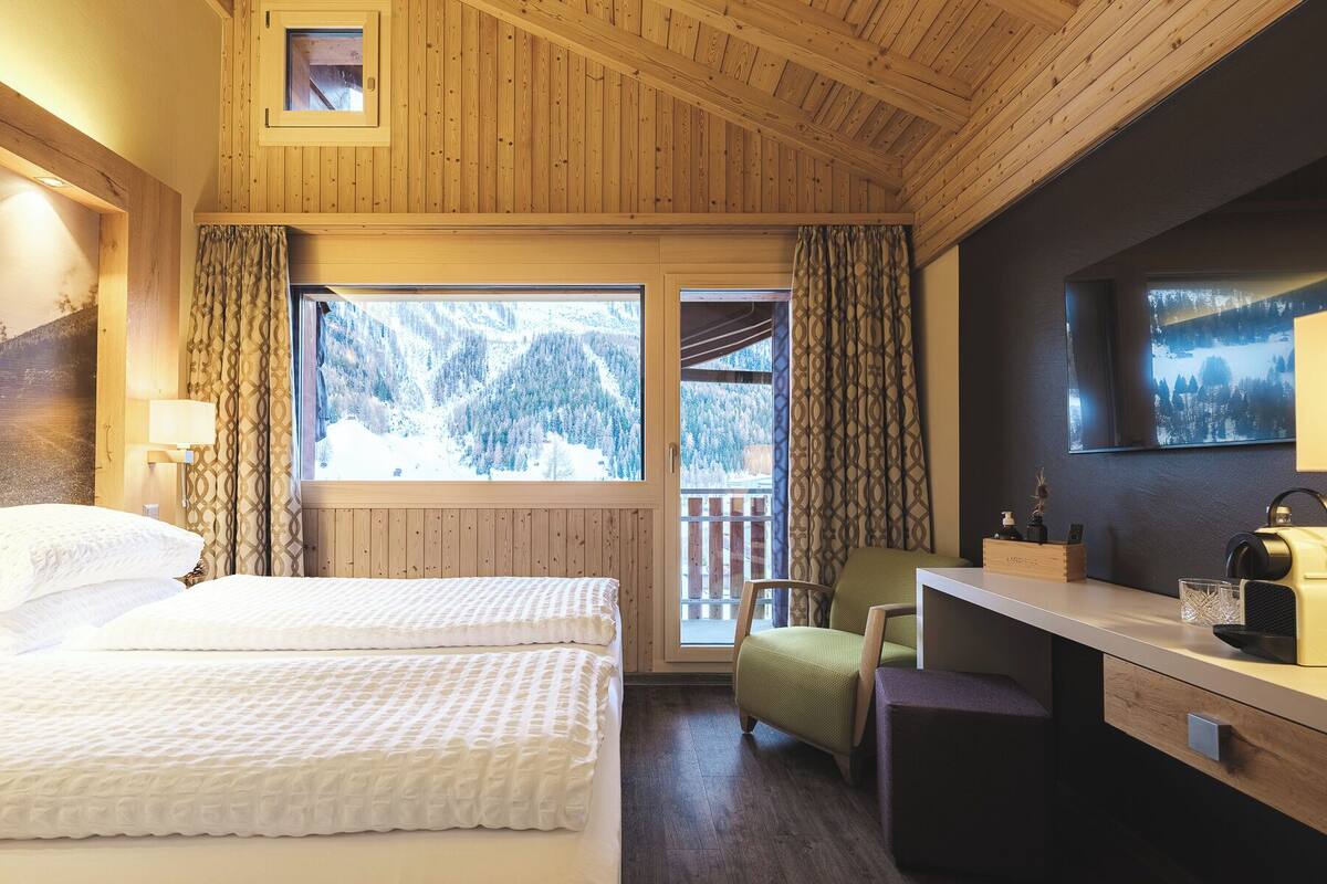 Habitación individual | Ropa de cama de alta calidad, caja fuerte, escritorio y cunas gratuitas