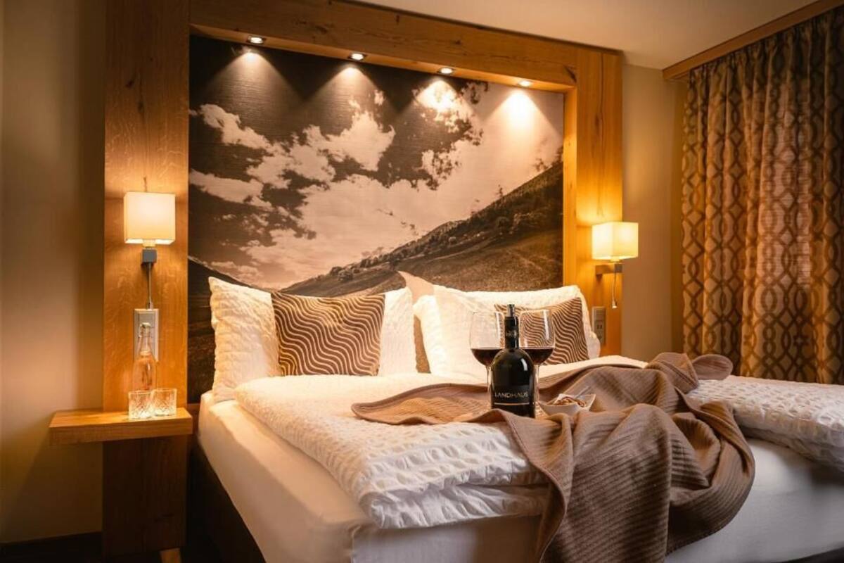 Double Room, Balcony | Premium bedding, in-room safe, desk, cribs (free)