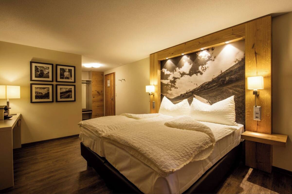 Double Room, Balcony | Premium bedding, in-room safe, desk, cribs (free)