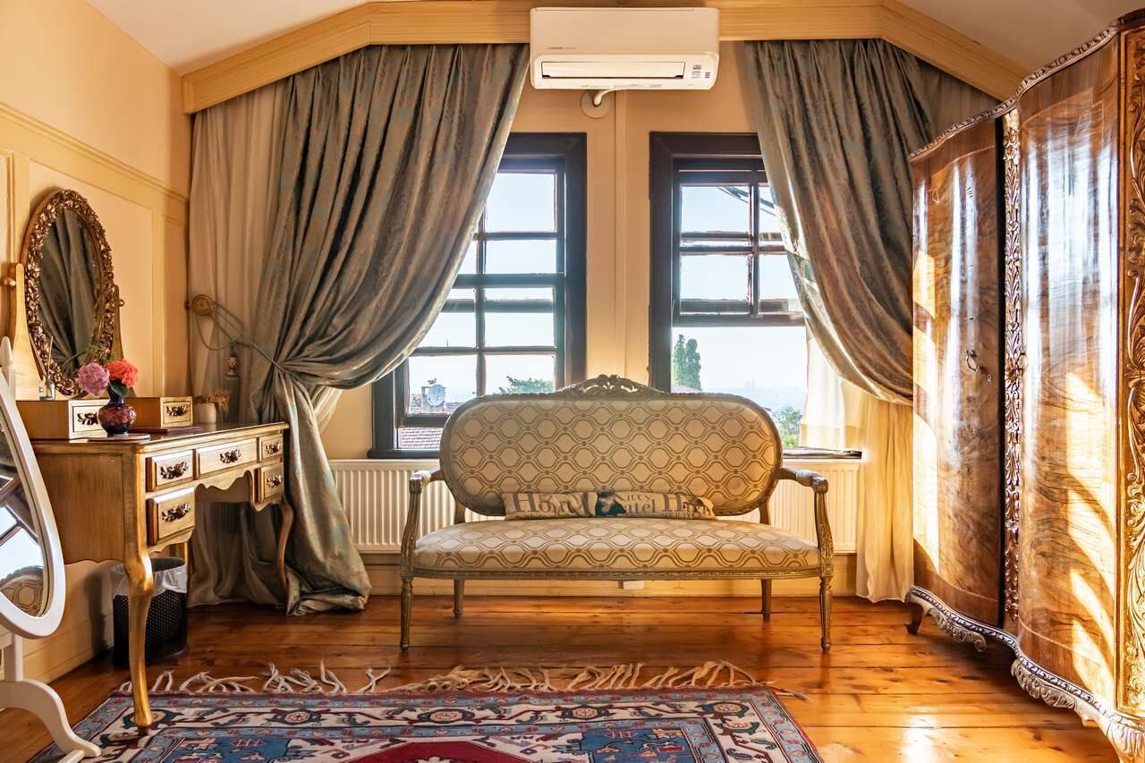 royal suite, 1 bedroom, partial sea view | 1 bedroom, egyptian cotton sheets, premium bedding, minibar