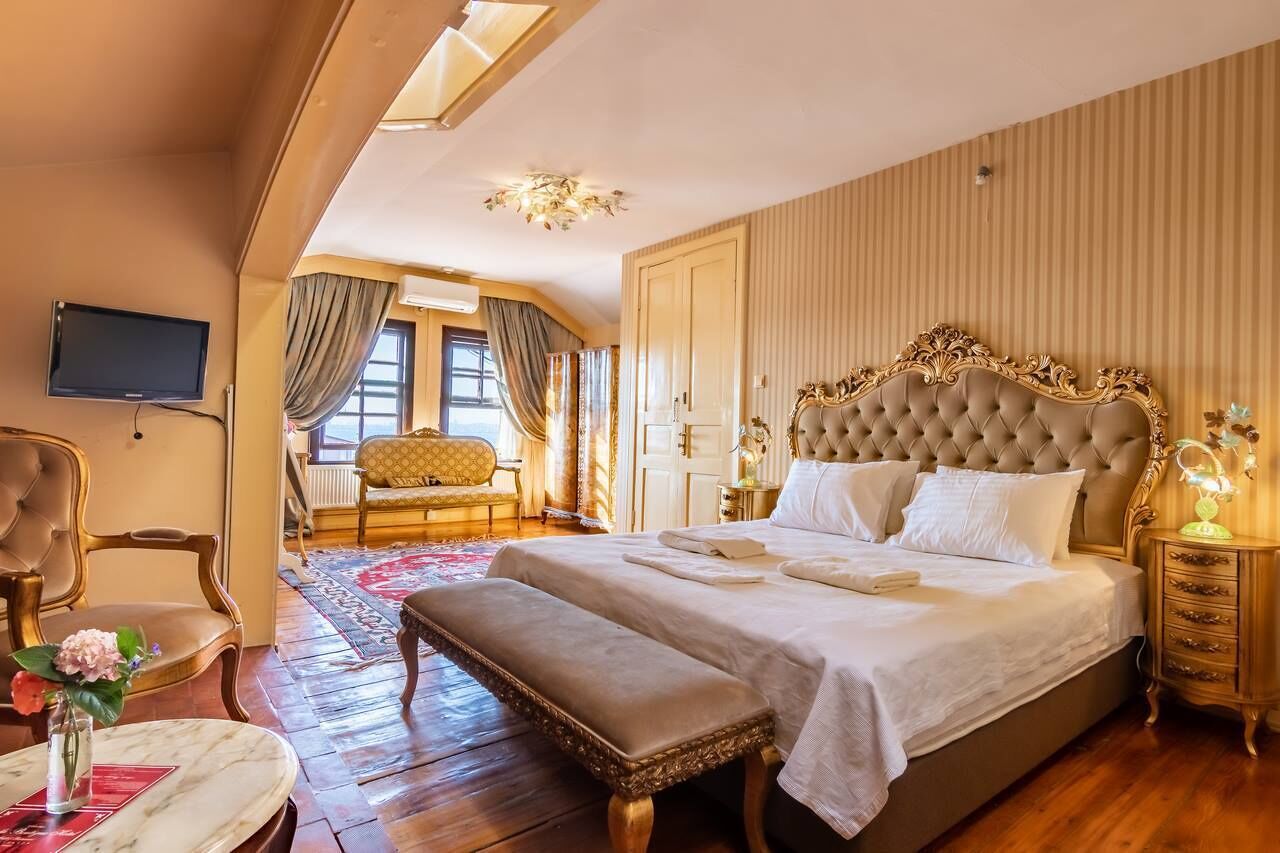 Royal Suite, 1 Bedroom, Partial Sea View | Egyptian cotton sheets, premium bedding, minibar, in-room safe