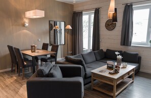 Apartment with Sauna - 11 | Salle de séjour | Télévision à écran plat, console de jeux vidéo, lecteur de DVD