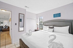 Leilighet, 2 soverom, resort-utsikt (A33) | Individuelt dekorert, individuelt innredet og skrivebord for bærbar PC