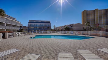 2 outdoor pools