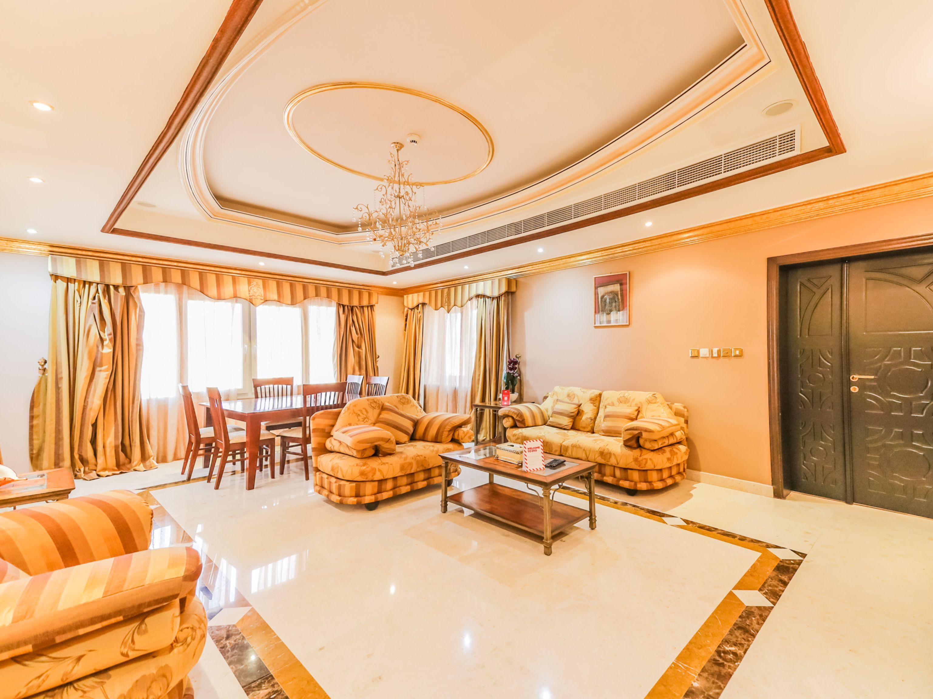 Executive Room, 1 King Bed | Living area | 32-inch flat-screen TV with satellite channels, TV