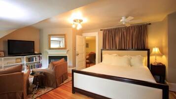 Craig-Toms Suite | Egyptian cotton sheets, premium bedding, individually decorated