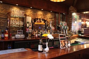Bar (on property) - Myles Creek Guesthouse (Kilkee)