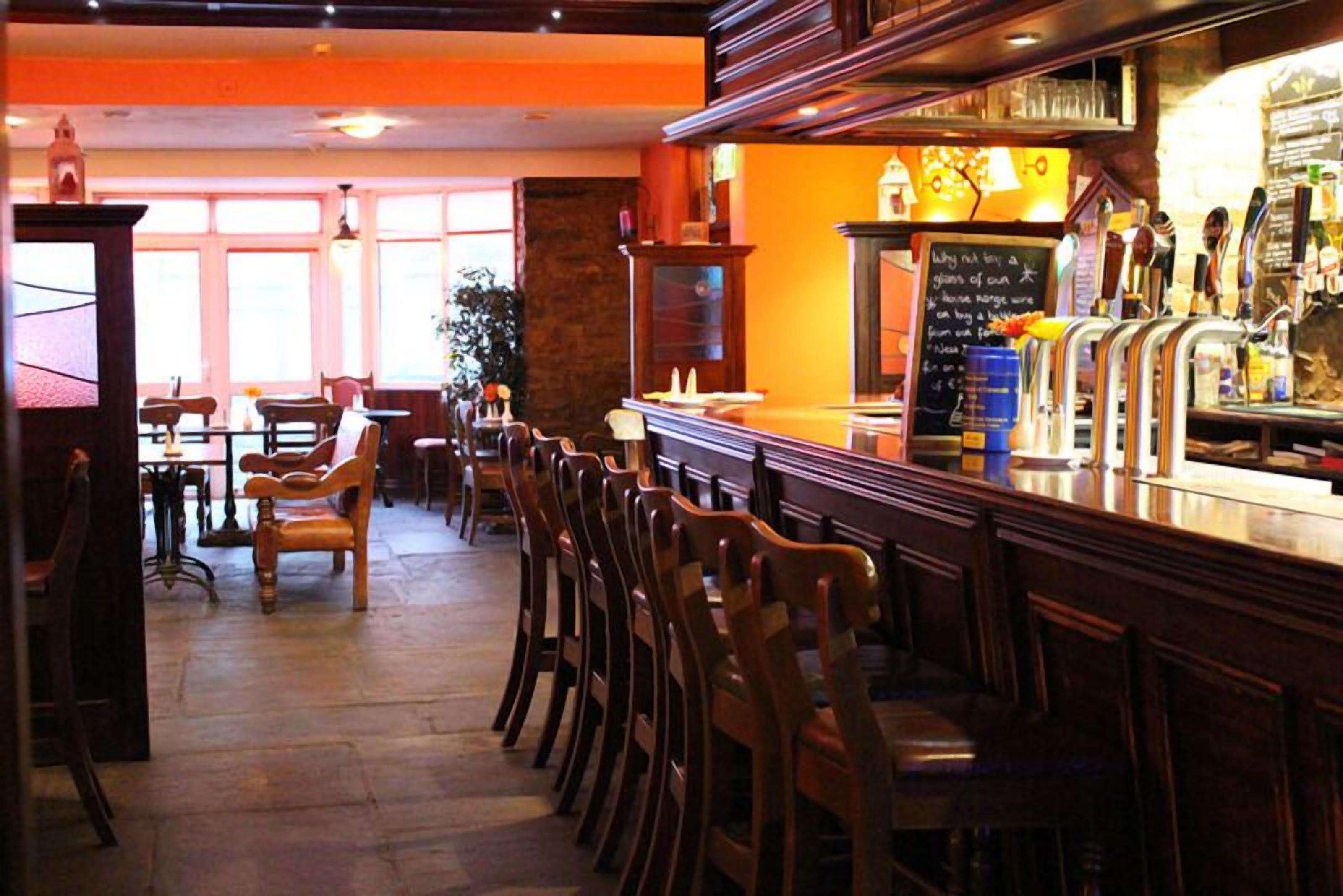 Breakfast, lunch, dinner served; Irish cuisine 